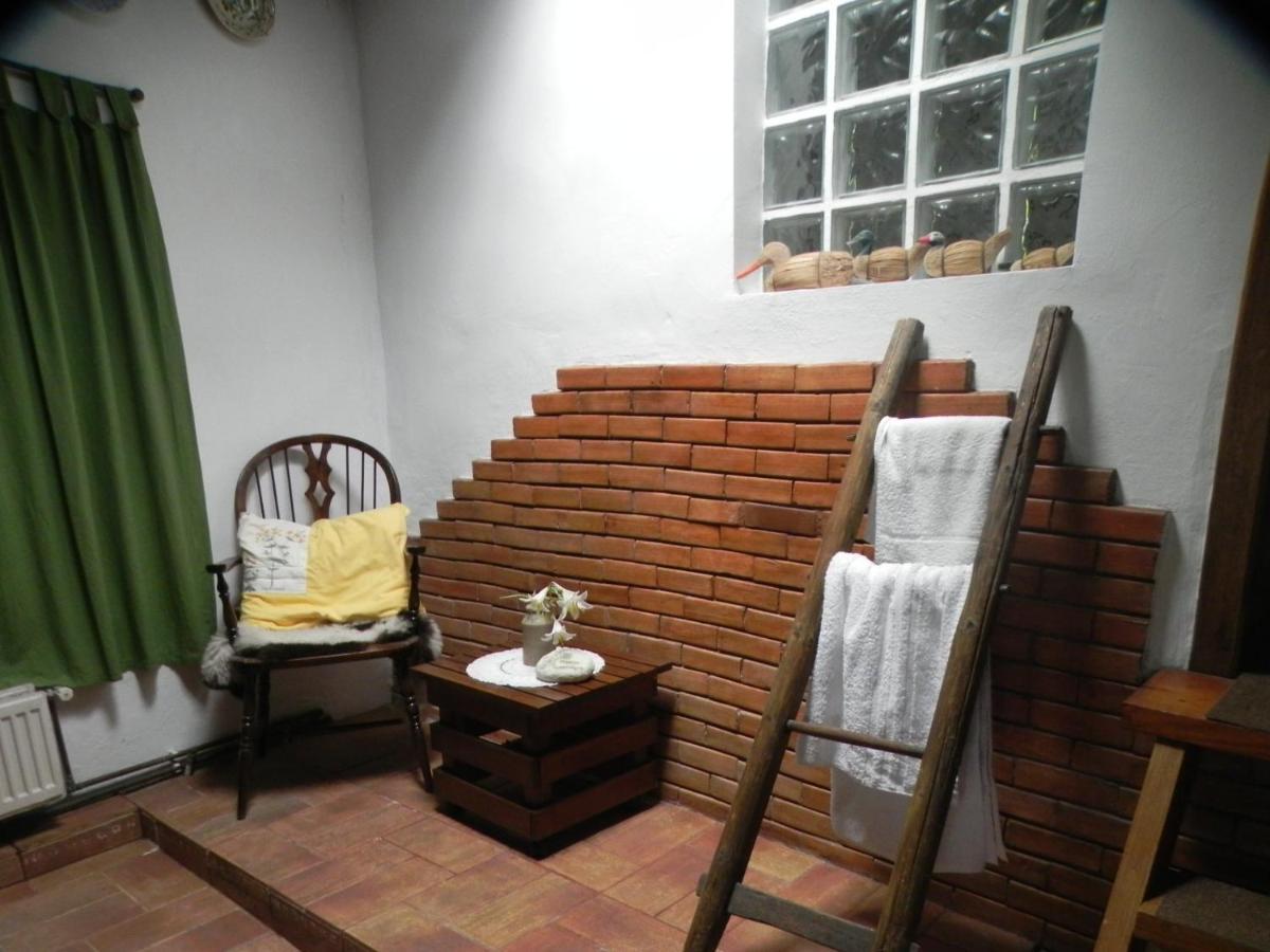 Iedera Casa De Familii 1 Hotel Pianu de Sus Ngoại thất bức ảnh